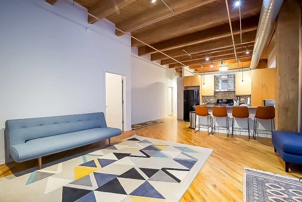 1040 W Adams Street Unit: 221