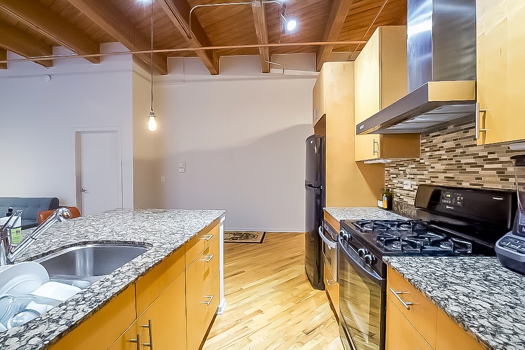 1040 W Adams Street Unit: 221