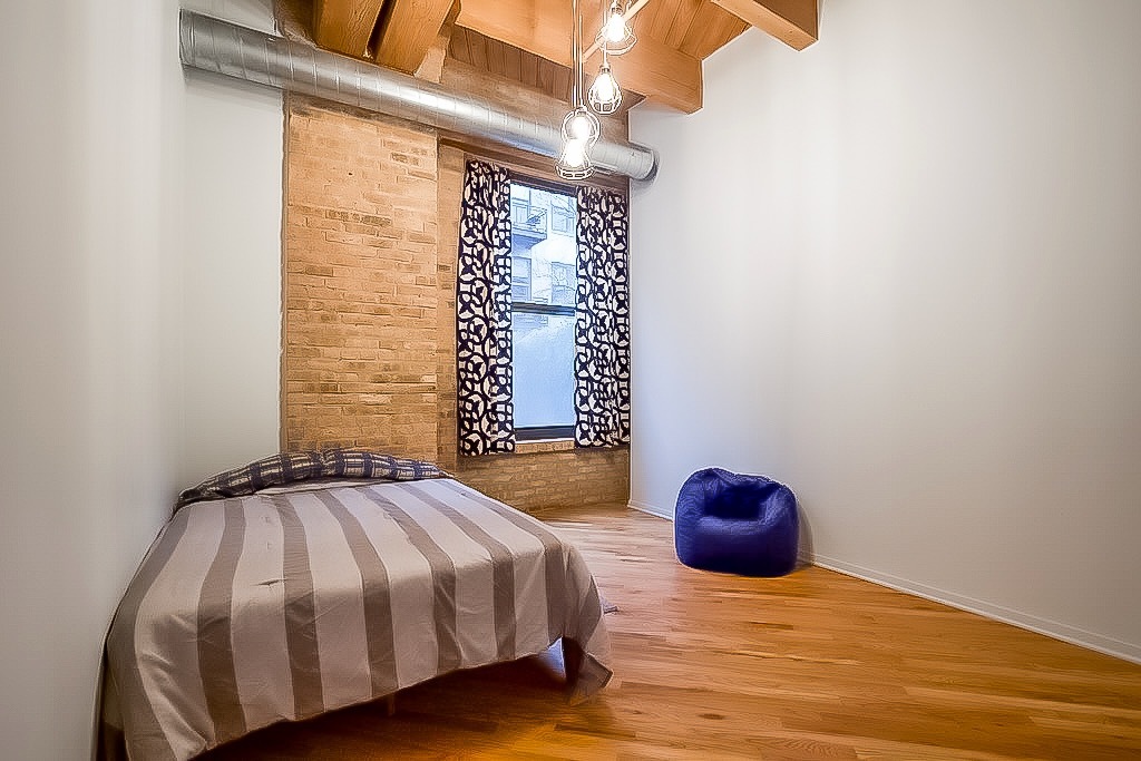 1040 W Adams Street Unit: 221