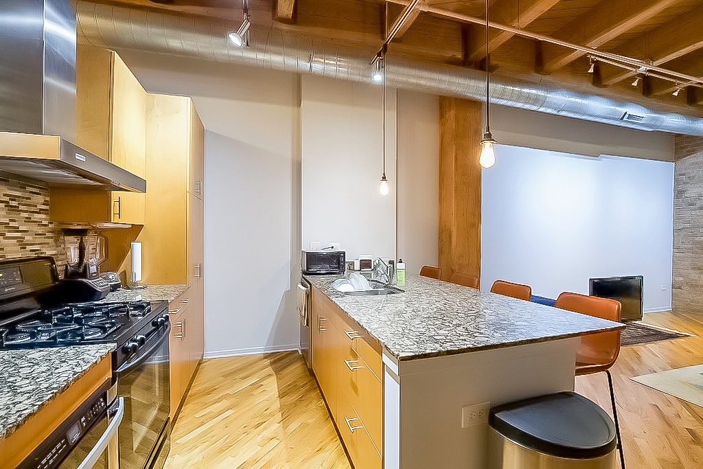 1040 W Adams Street Unit: 221