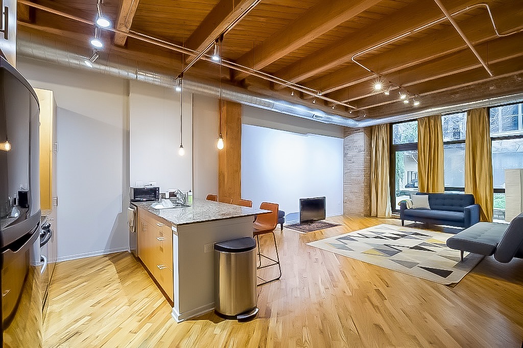 1040 W Adams Street Unit: 221