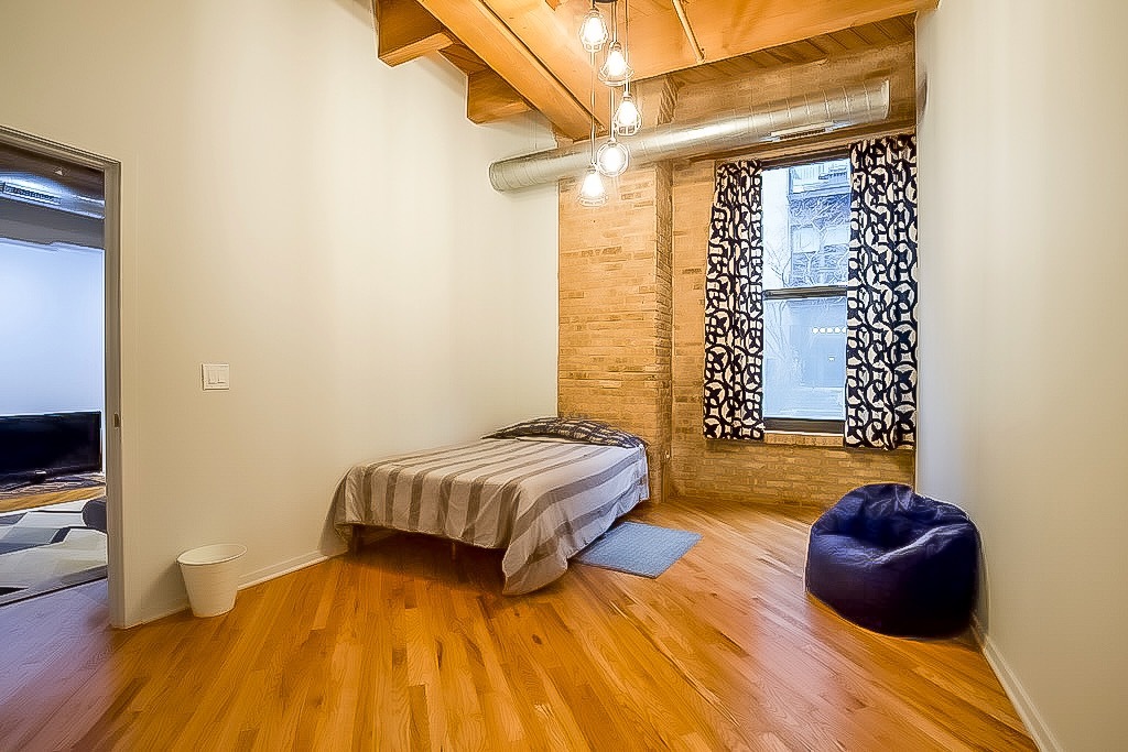 1040 W Adams Street Unit: 221