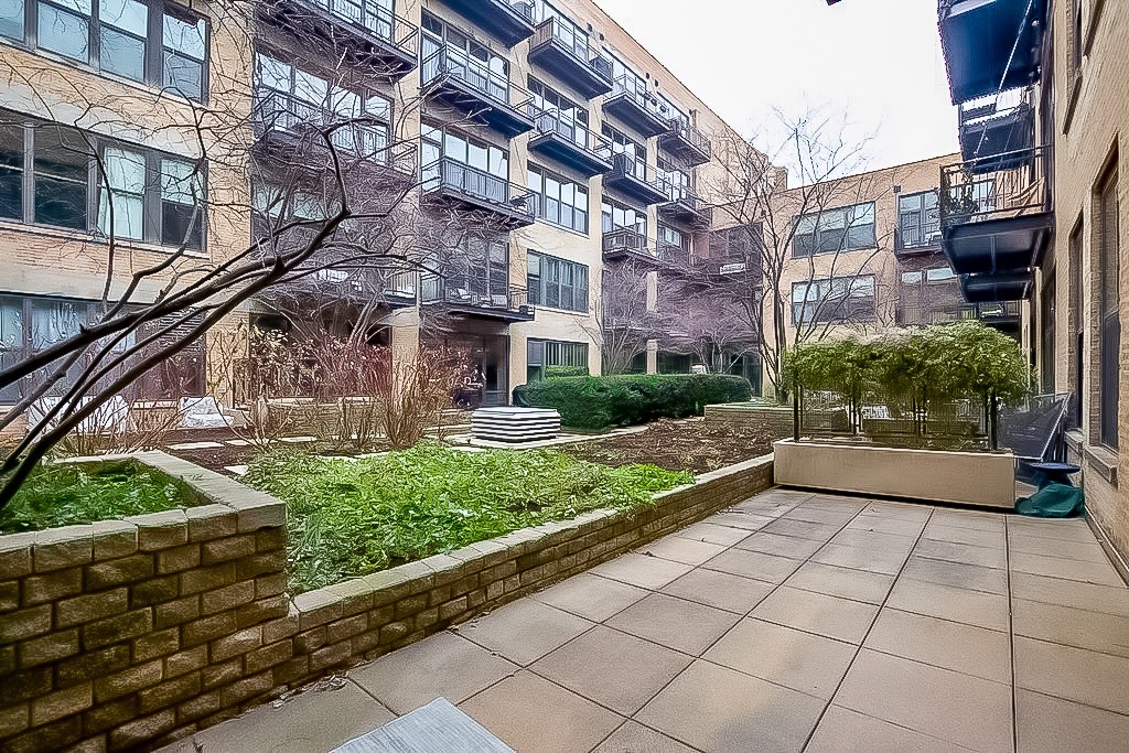 1040 W Adams Street Unit: 221