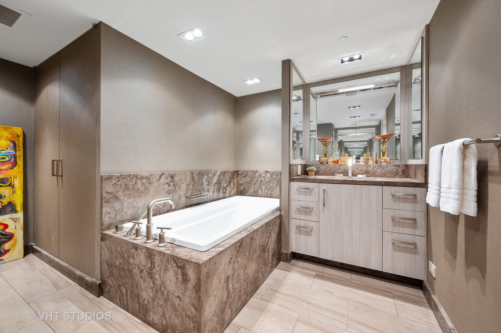 1418 N Lake Shore Drive Unit: 26