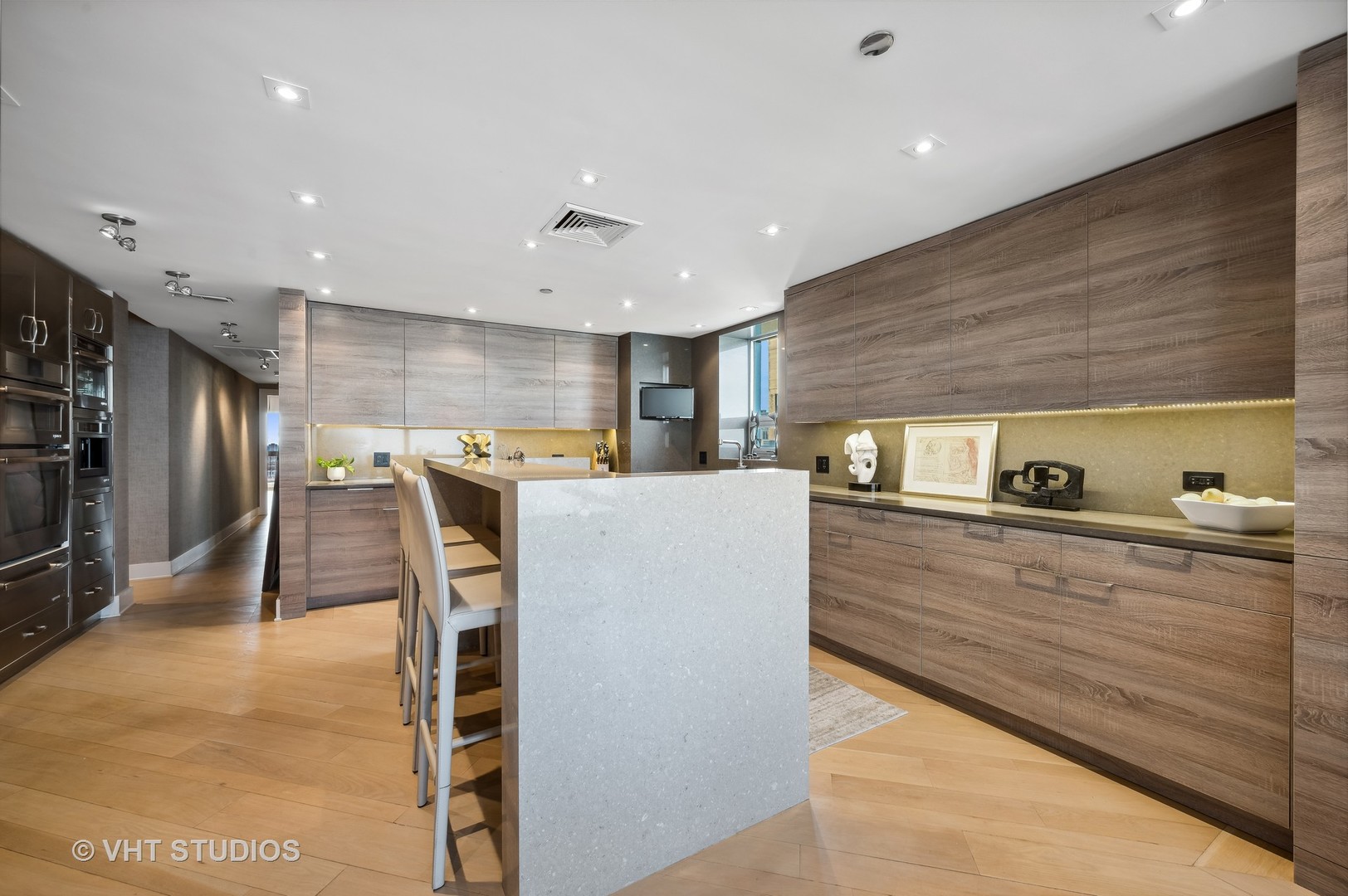 1418 N Lake Shore Drive Unit: 26