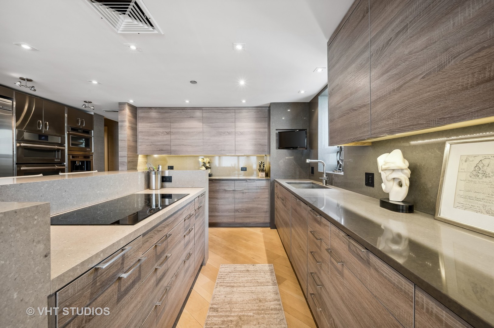 1418 N Lake Shore Drive Unit: 26