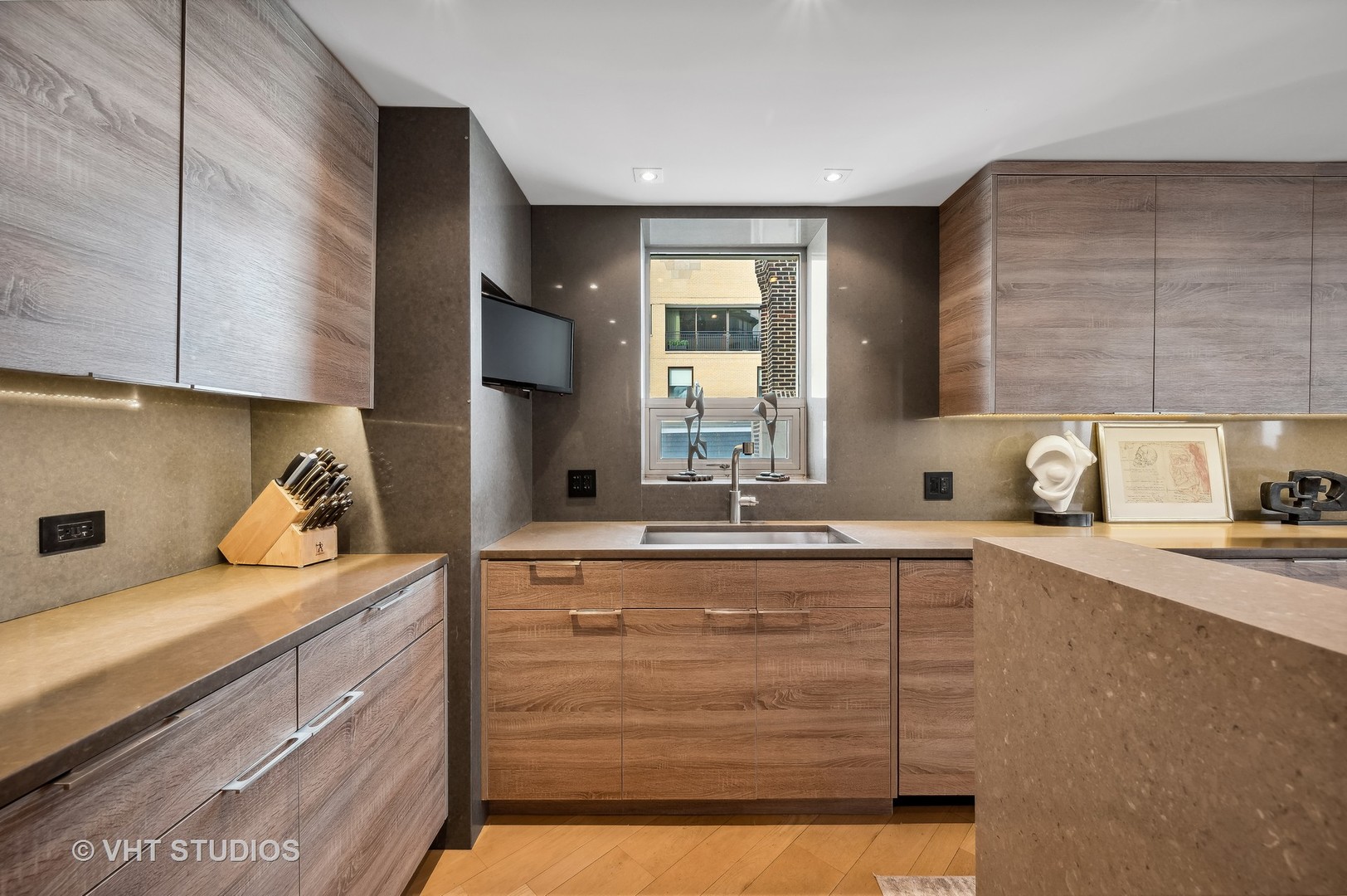 1418 N Lake Shore Drive Unit: 26