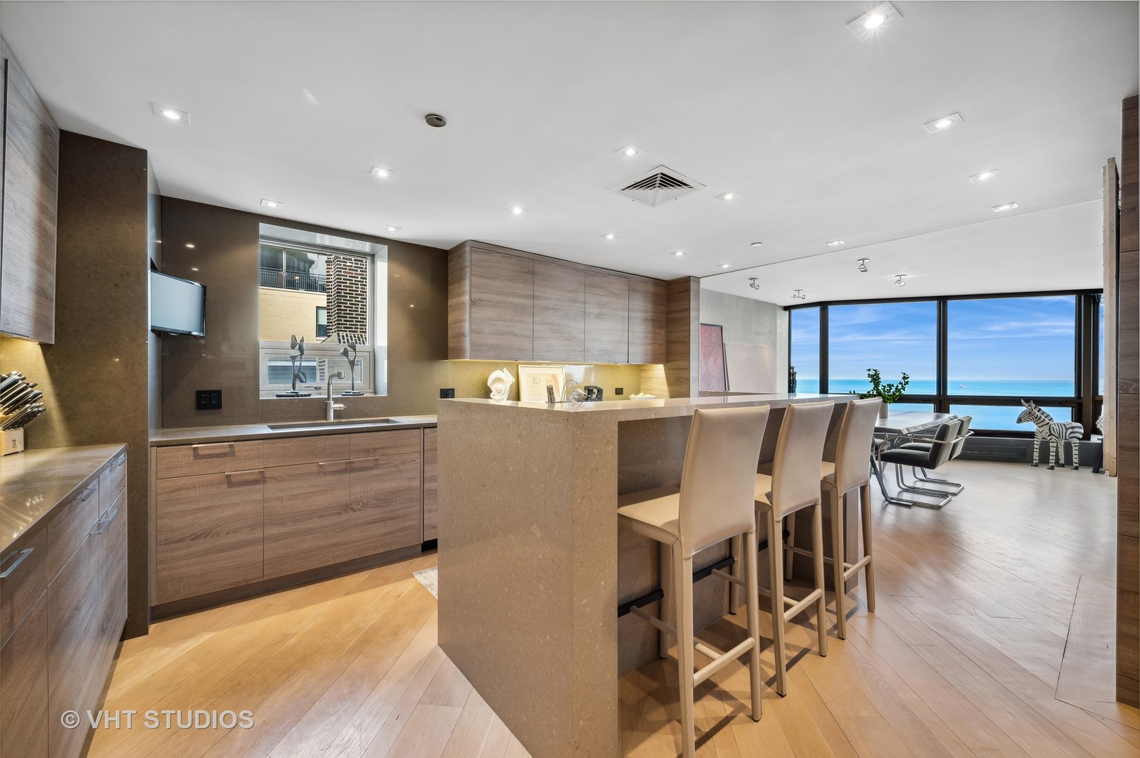 1418 N Lake Shore Drive Unit: 26