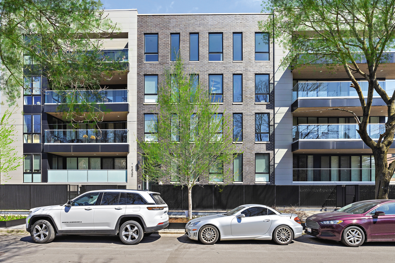 1625 N Burling Street Unit: 304