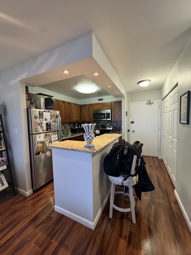 1460 N Sandburg Terrace Unit: 2504
