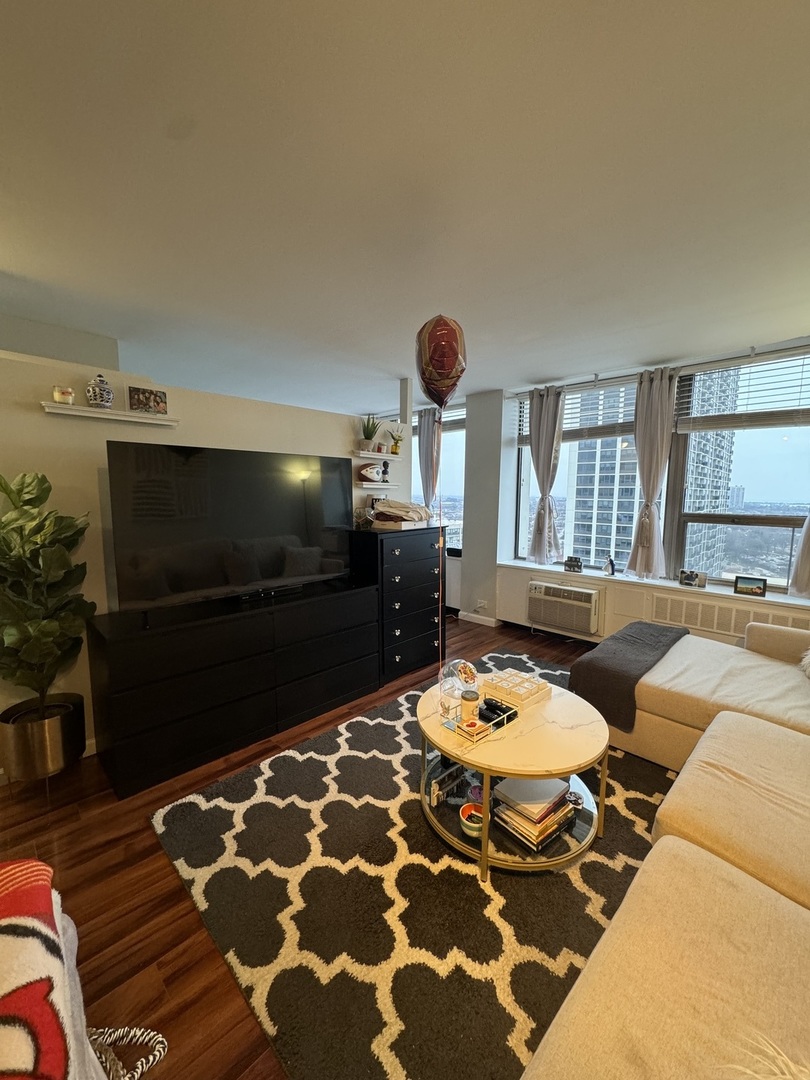 1460 N Sandburg Terrace Unit: 2504
