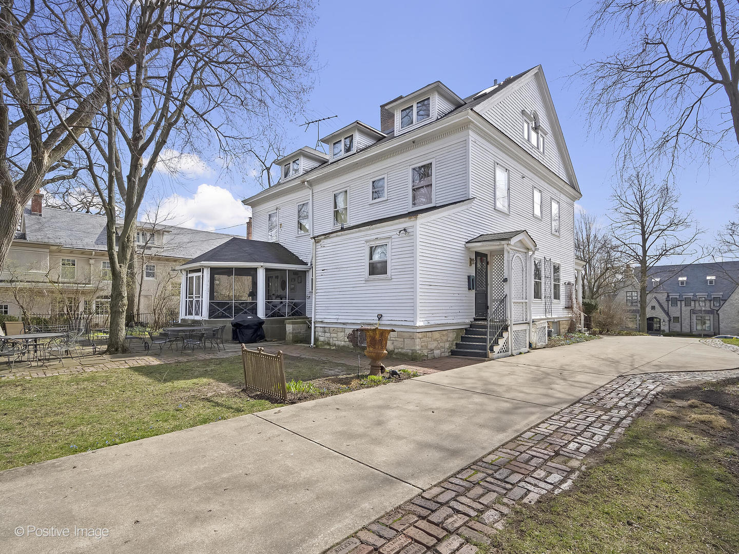 337 E 3rd Street