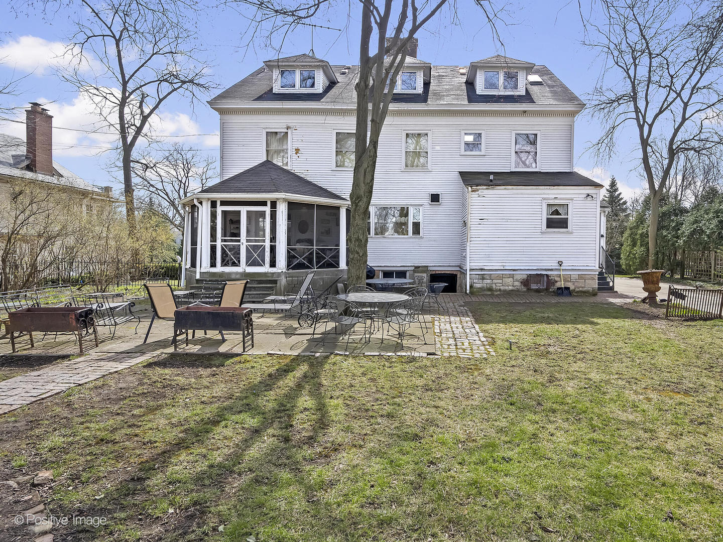 337 E 3rd Street