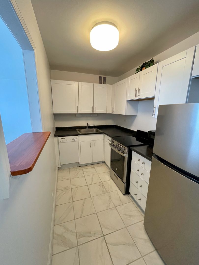 2626 N LAKEVIEW Avenue Unit: 1906