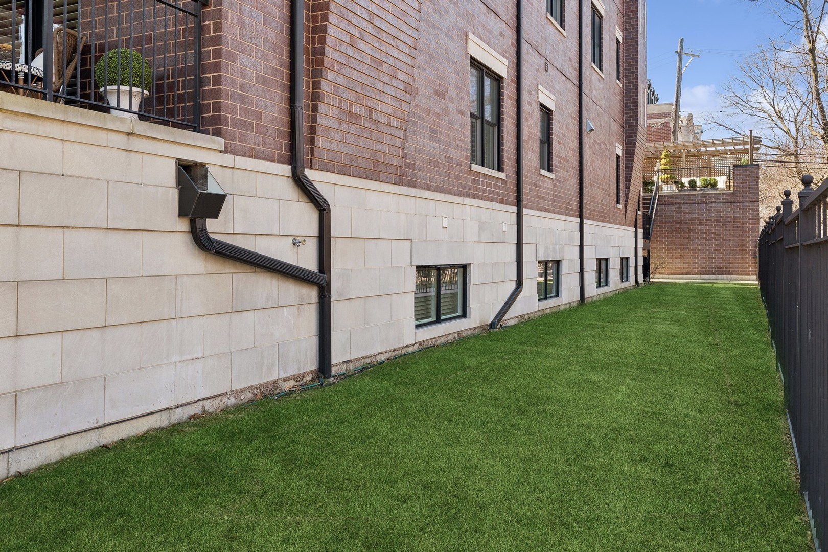 3222 N SOUTHPORT Avenue Unit: 1N