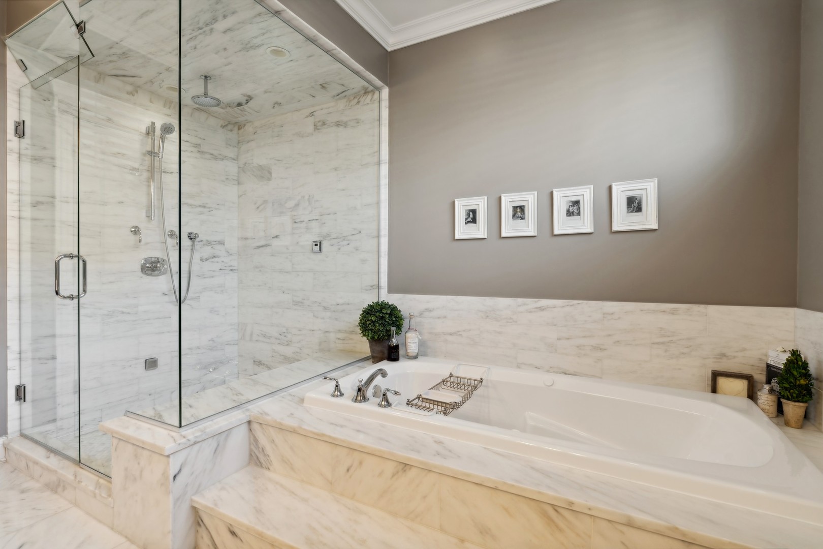 3222 N SOUTHPORT Avenue Unit: 1N