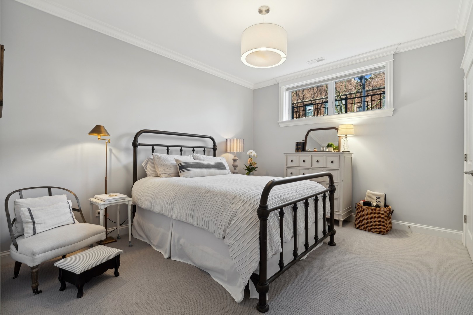 3222 N SOUTHPORT Avenue Unit: 1N