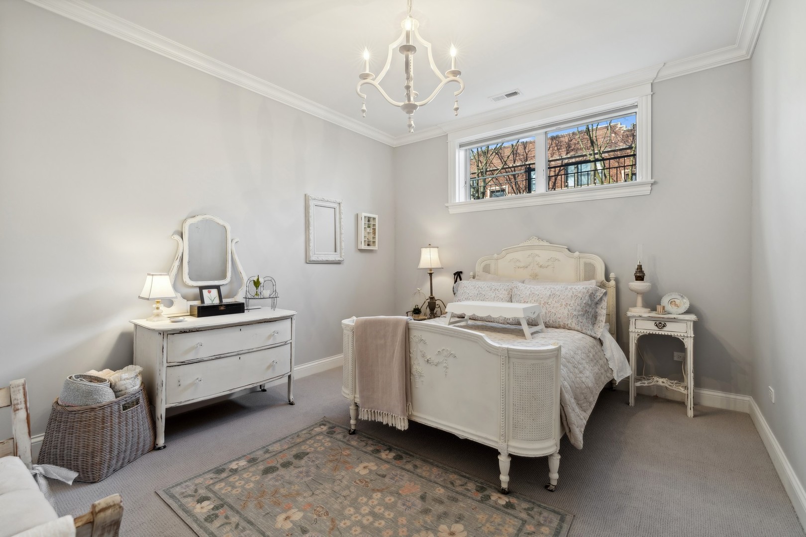 3222 N SOUTHPORT Avenue Unit: 1N