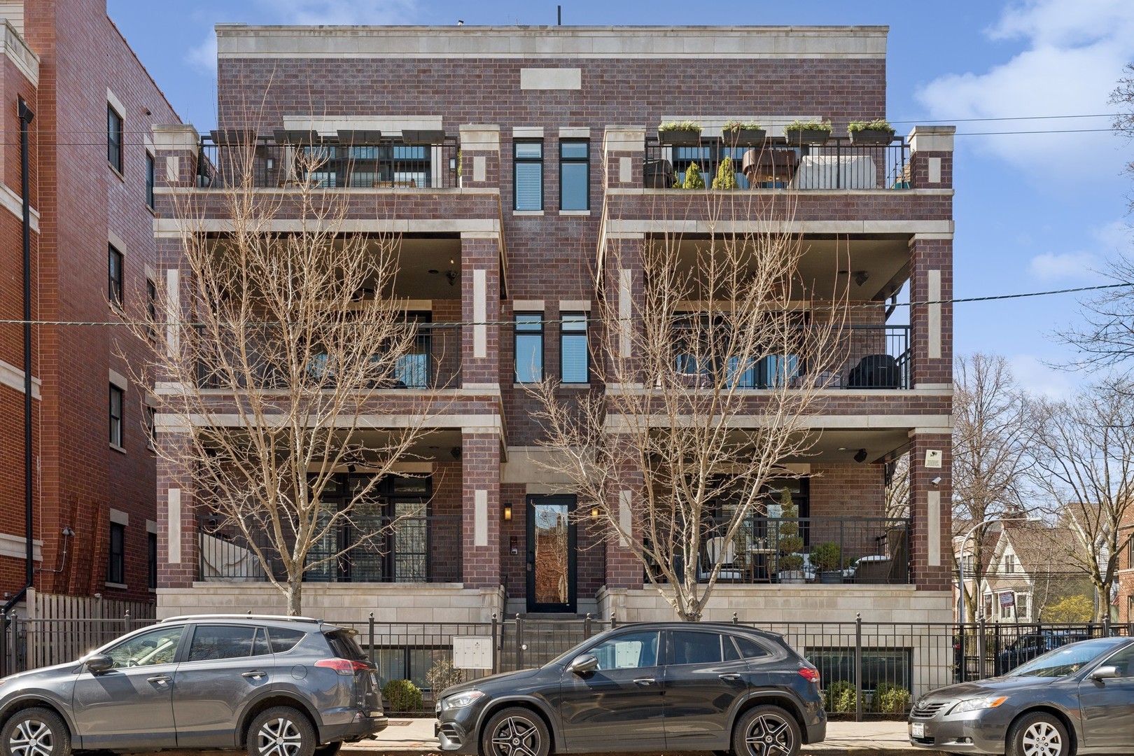 3222 N SOUTHPORT Avenue Unit: 1N