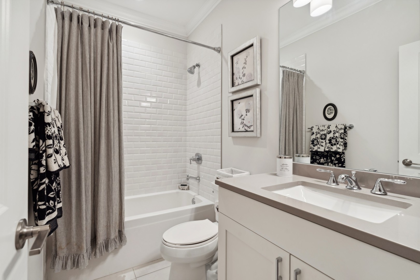 3222 N SOUTHPORT Avenue Unit: 1N