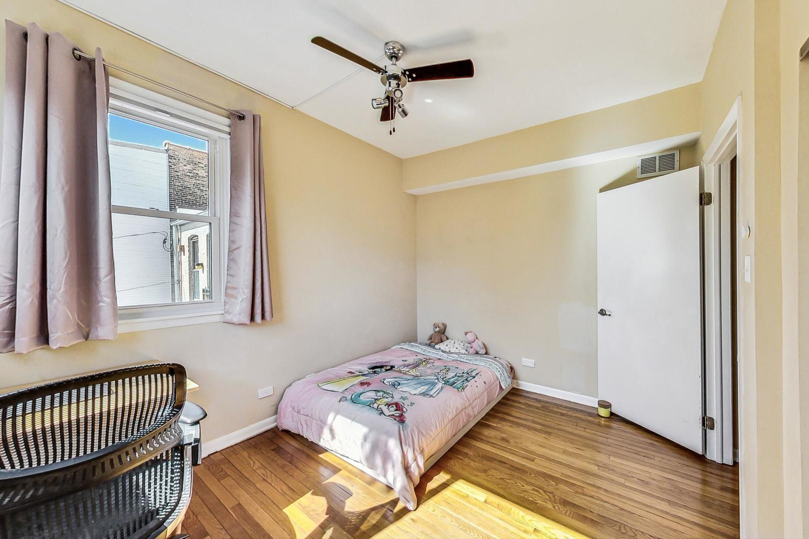 1135 W Drummond Place Unit: B7