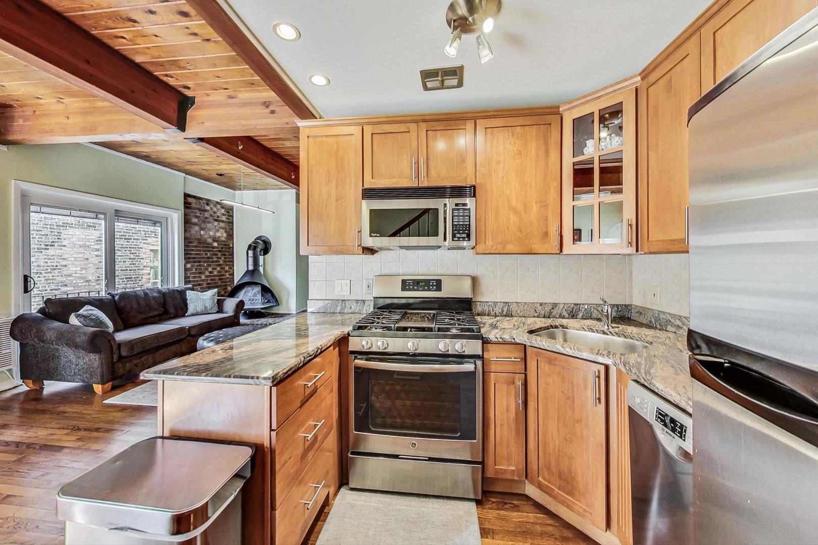 1135 W Drummond Place Unit: B7