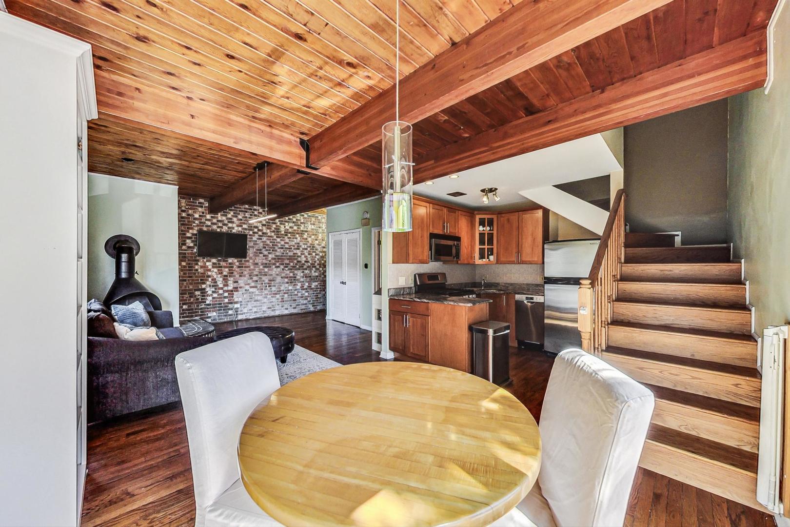 1135 W Drummond Place Unit: B7