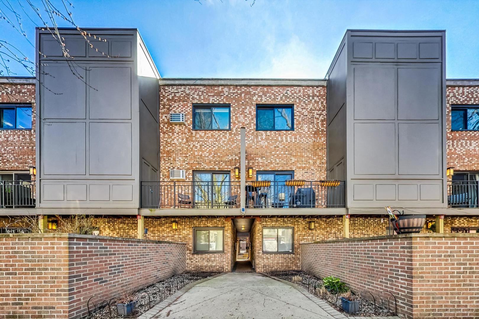 1135 W Drummond Place Unit: B7