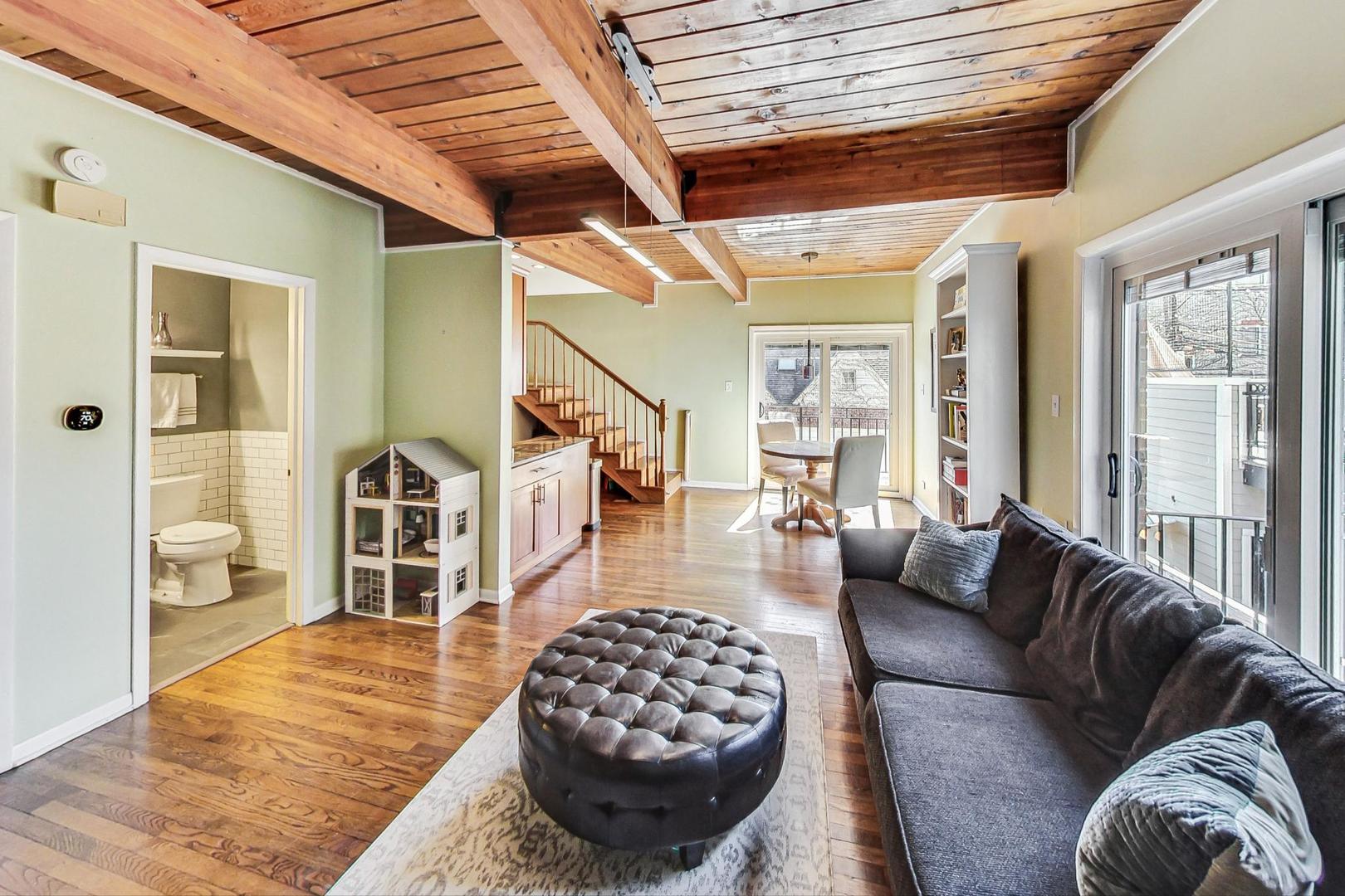 1135 W Drummond Place Unit: B7