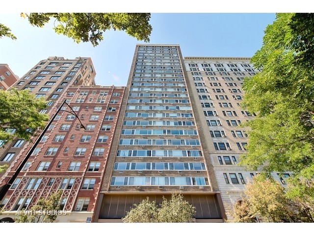 2144 N Lincoln Park West Unit: 5C