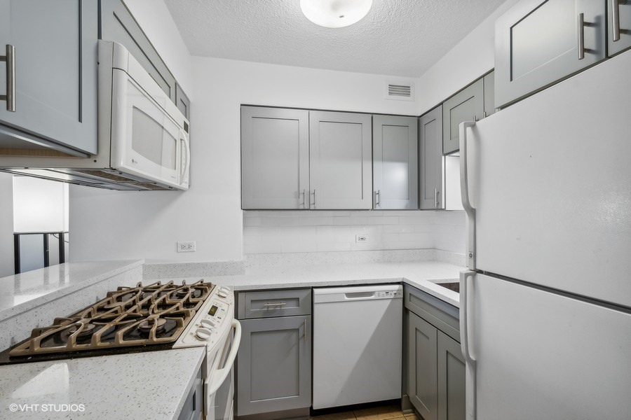 2144 N Lincoln Park West Unit: 5C