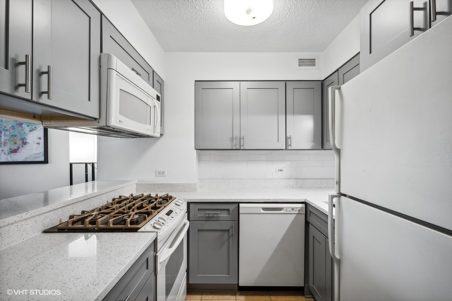 2144 N Lincoln Park West Unit: 5C