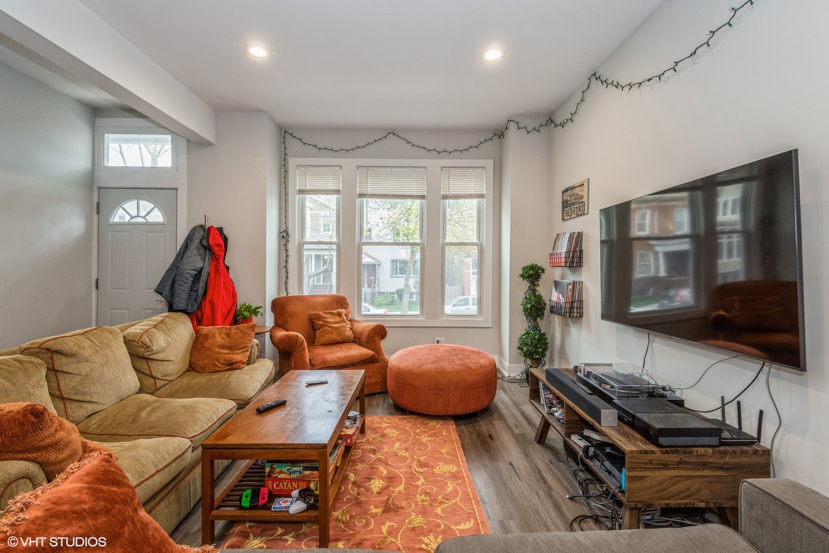1305 W Barry Avenue Unit: 1F