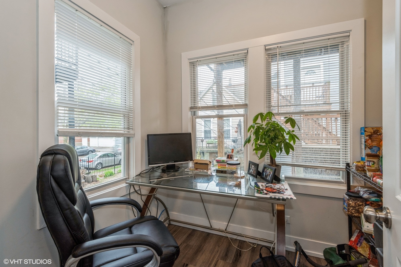 1305 W Barry Avenue Unit: 1F