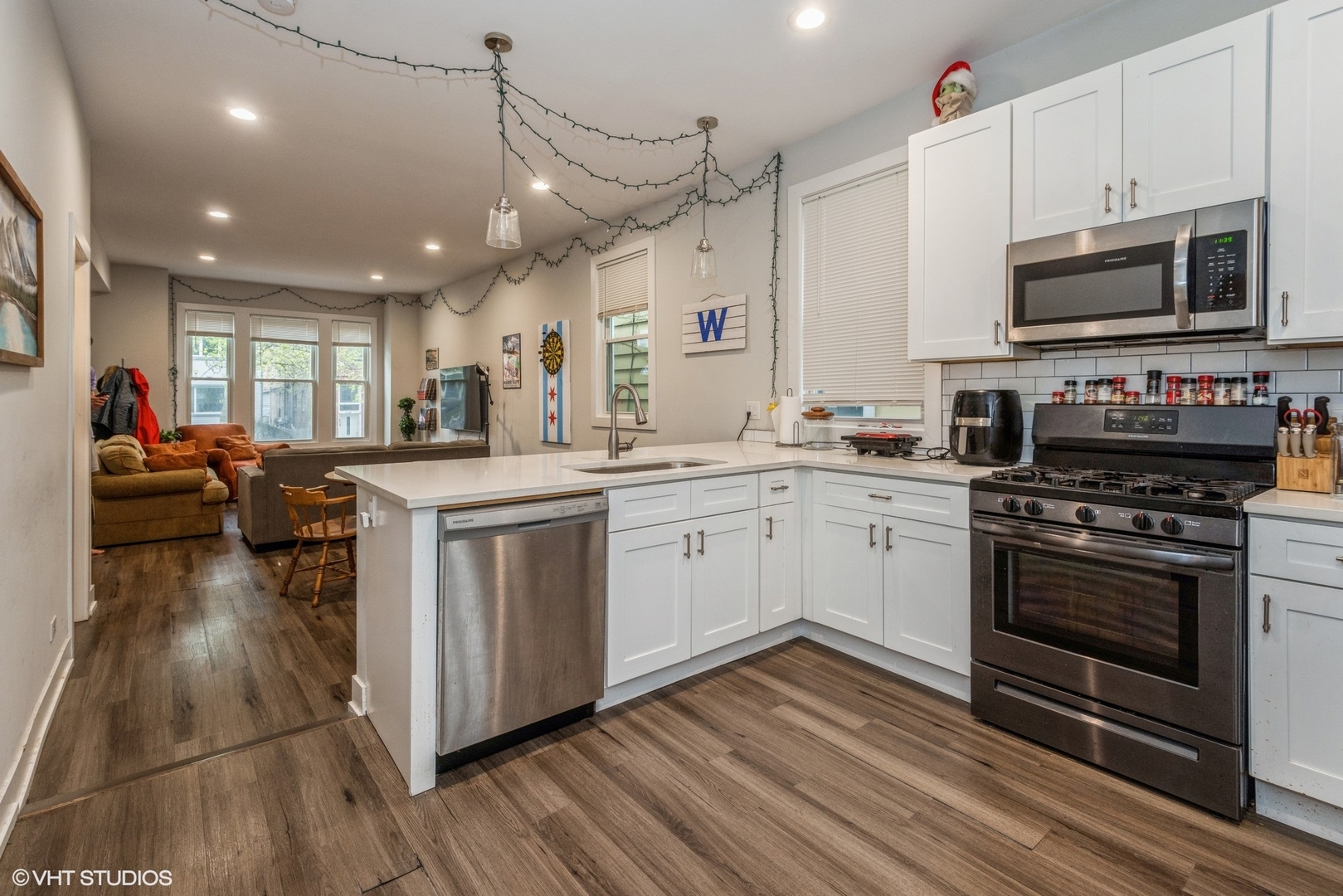 1305 W Barry Avenue Unit: 1F