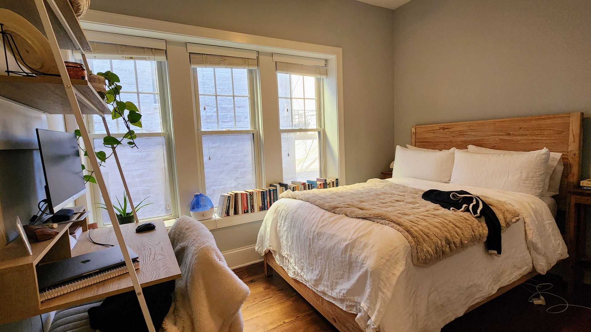 735 W Belmont Avenue Unit: 3C