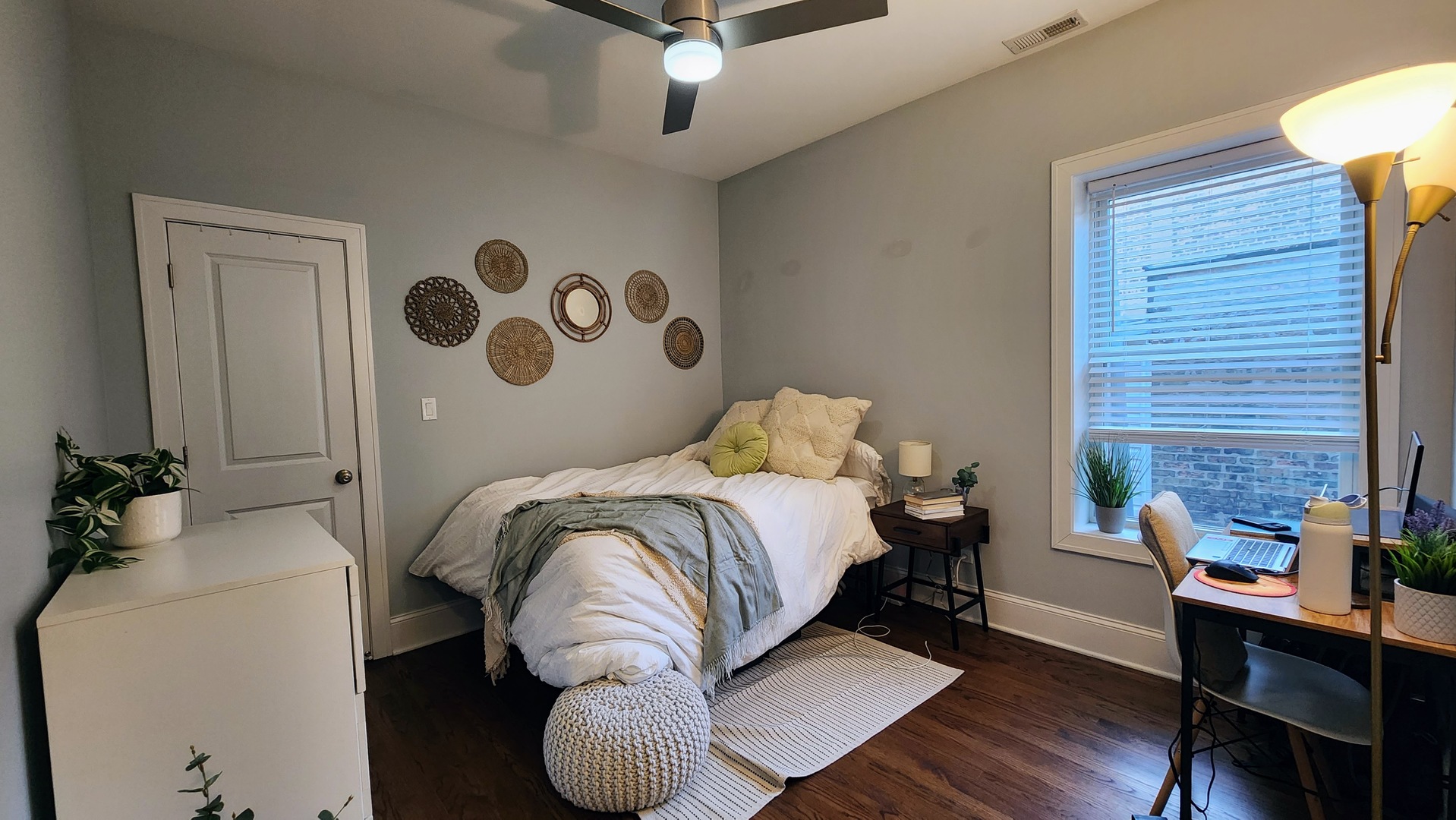 735 W Belmont Avenue Unit: 3C