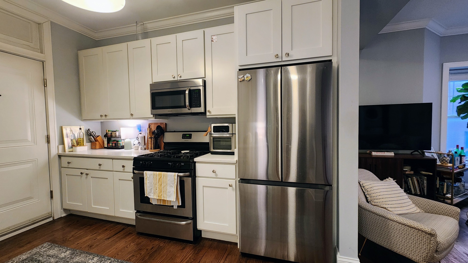 735 W Belmont Avenue Unit: 3C