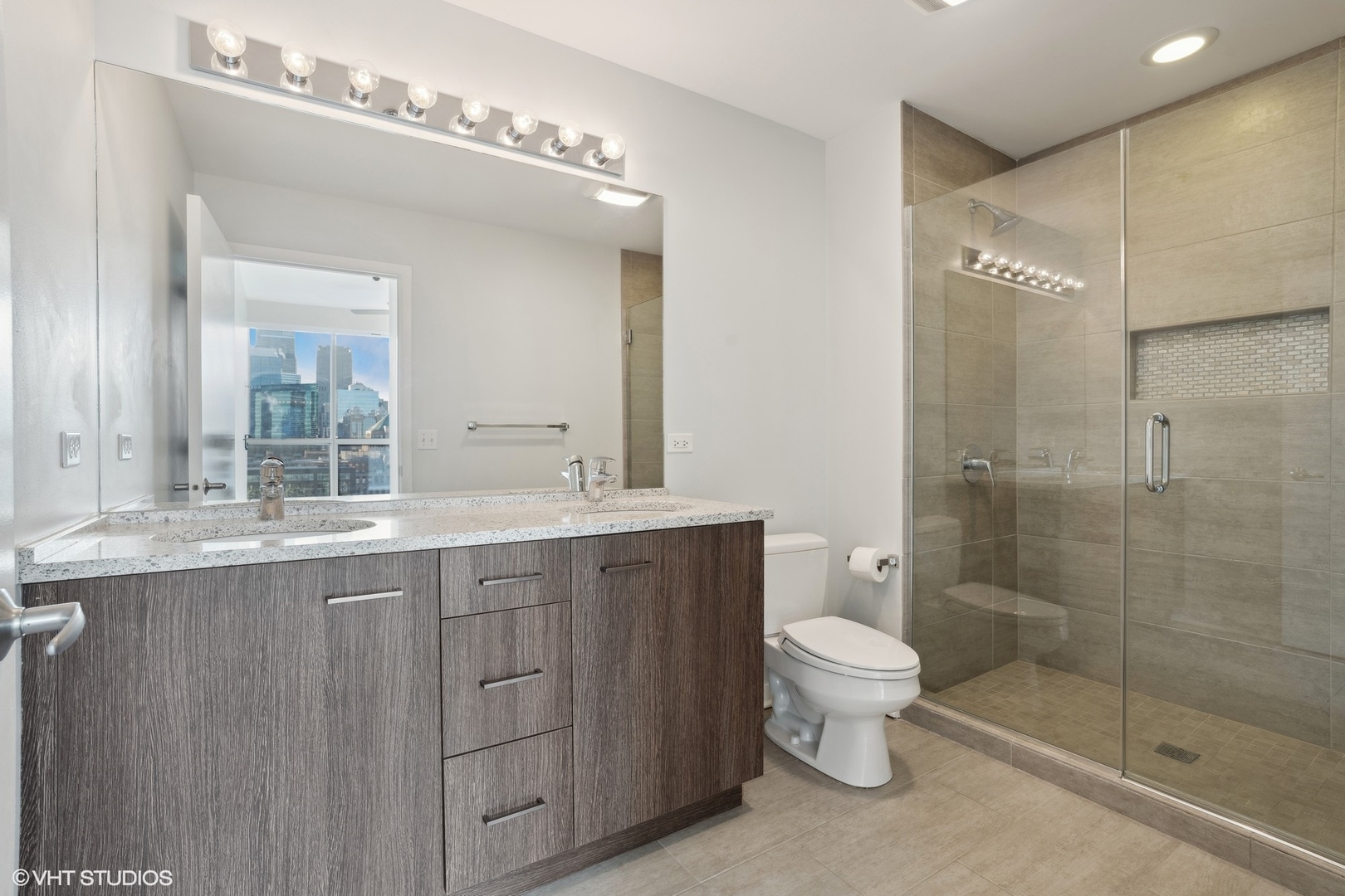 303 W OHIO Street Unit: 3206
