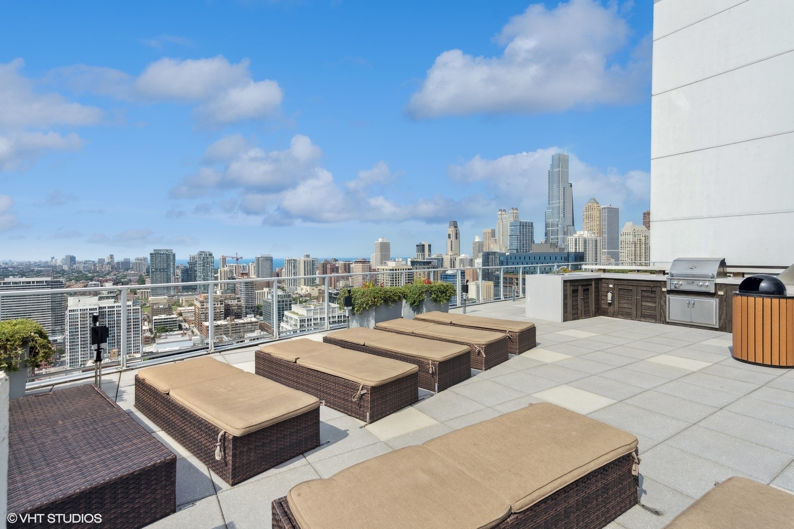 303 W OHIO Street Unit: 3206