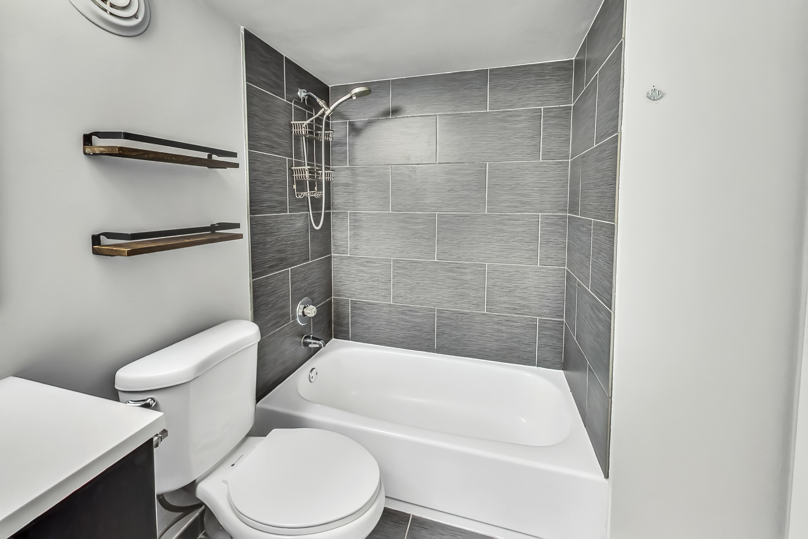 711 W GORDON Terrace Unit: 108