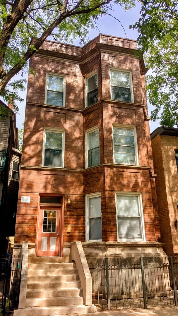 3221 N KENMORE Avenue Unit: 2F