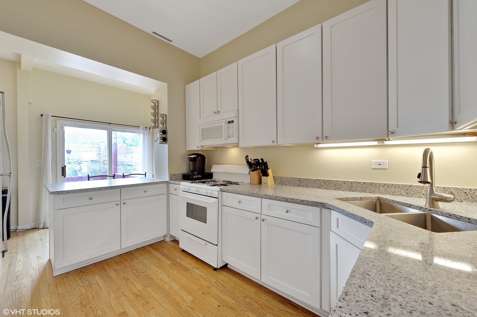 1917 N Larrabee Street Unit: 2