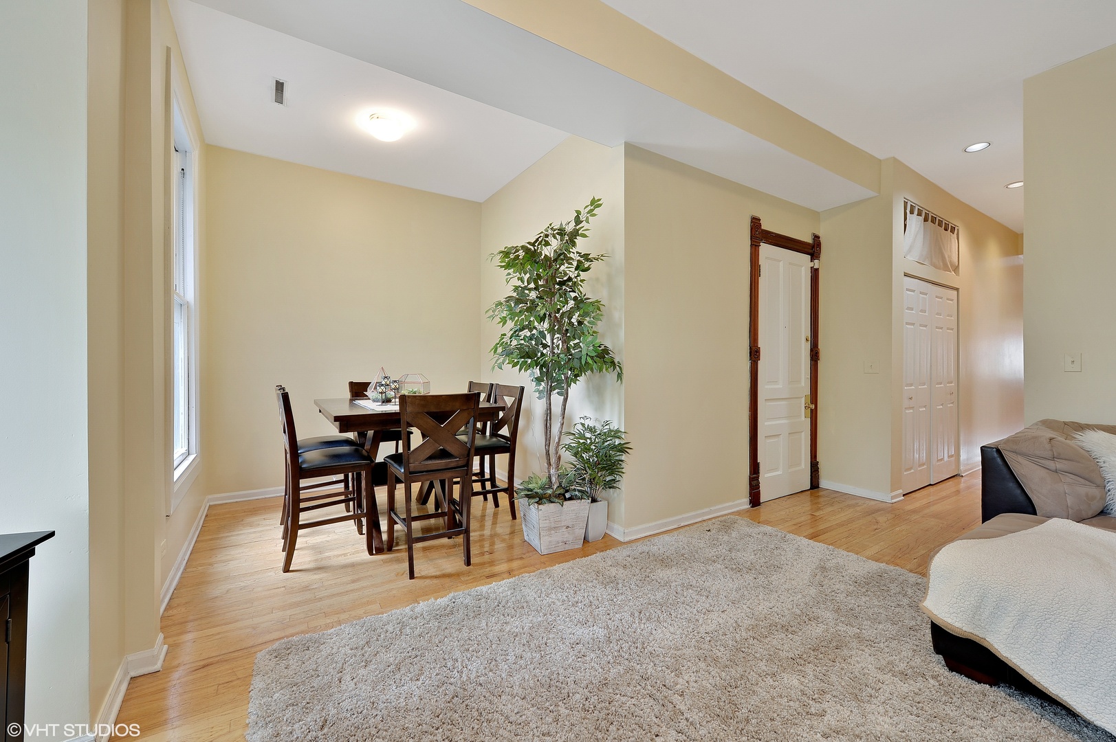 1917 N Larrabee Street Unit: 2