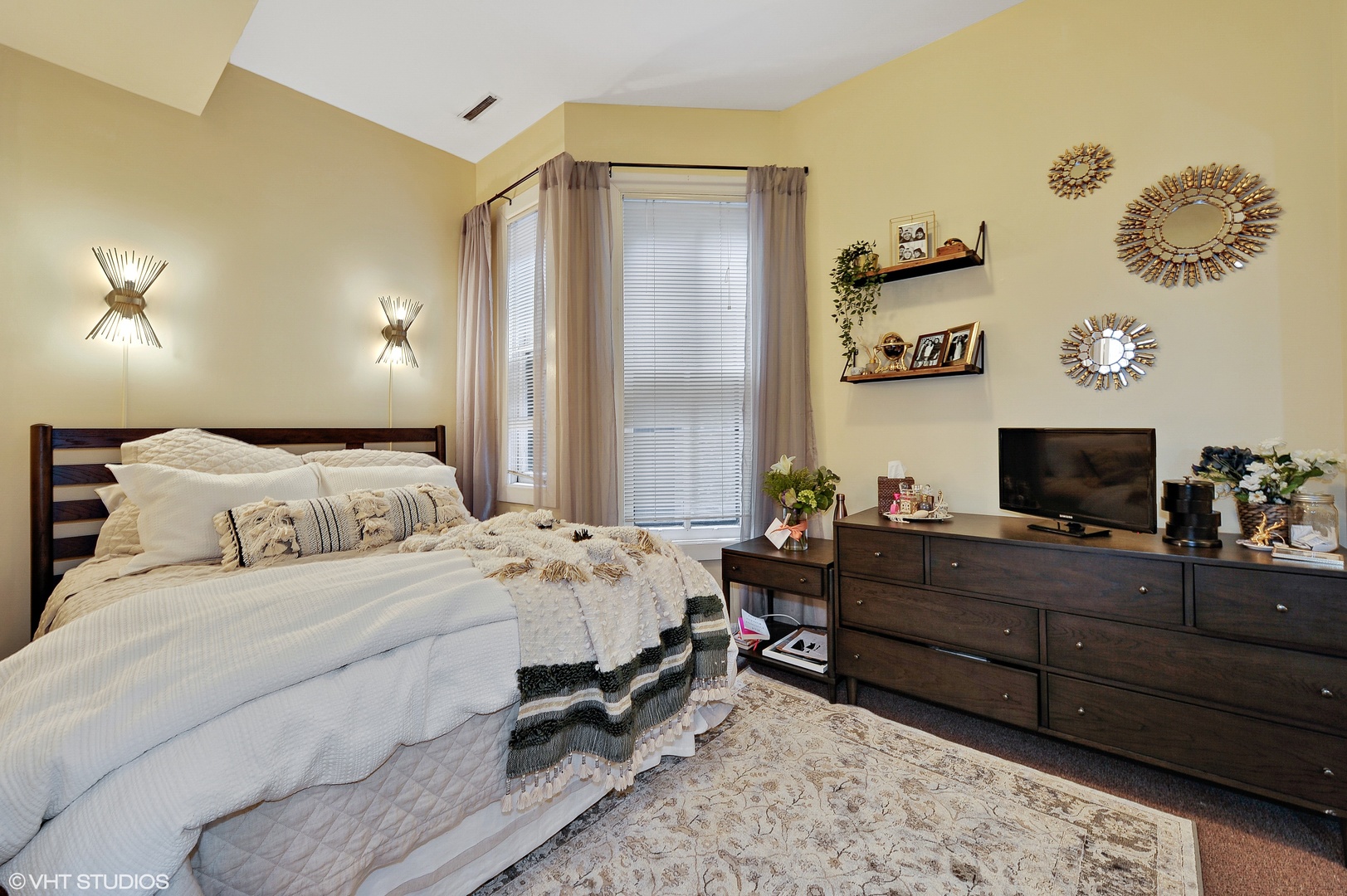 1917 N Larrabee Street Unit: 2