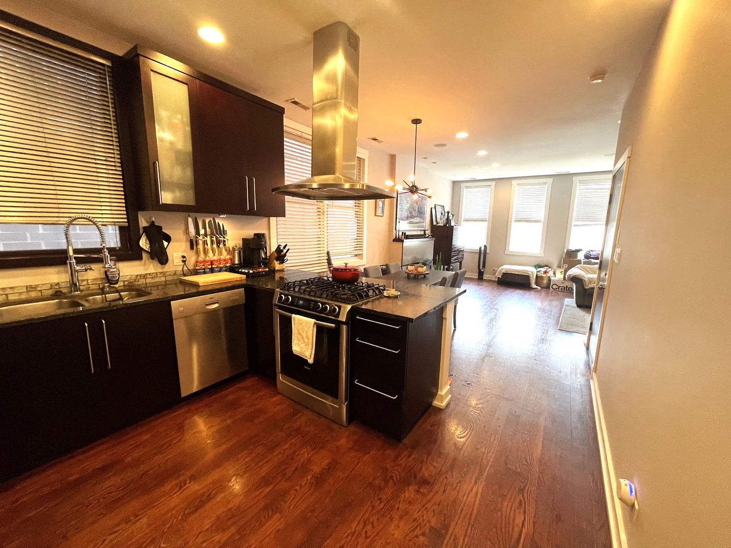 3039 N Sheffield Avenue Unit: 2