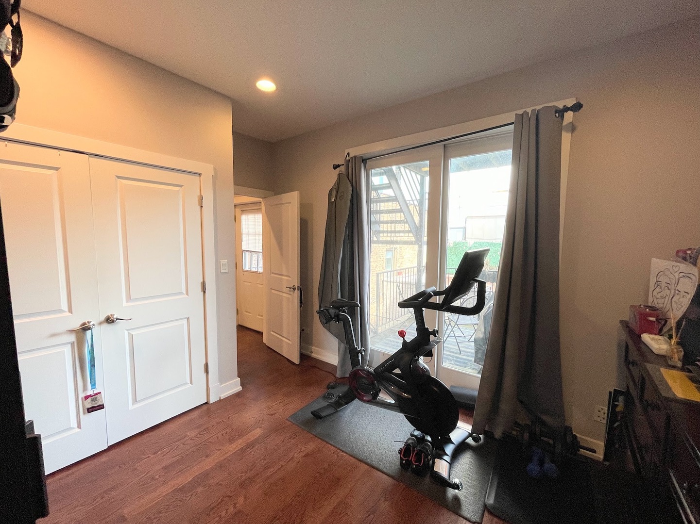 3039 N Sheffield Avenue Unit: 2