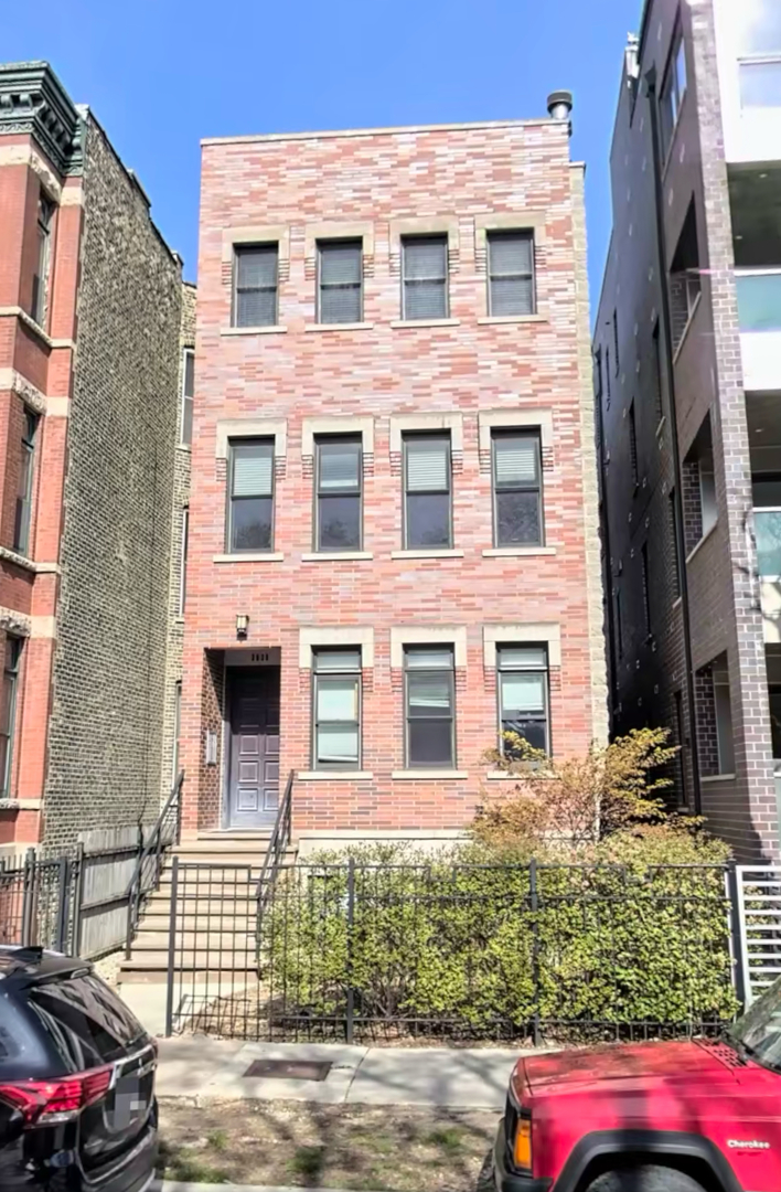 3039 N Sheffield Avenue Unit: 2