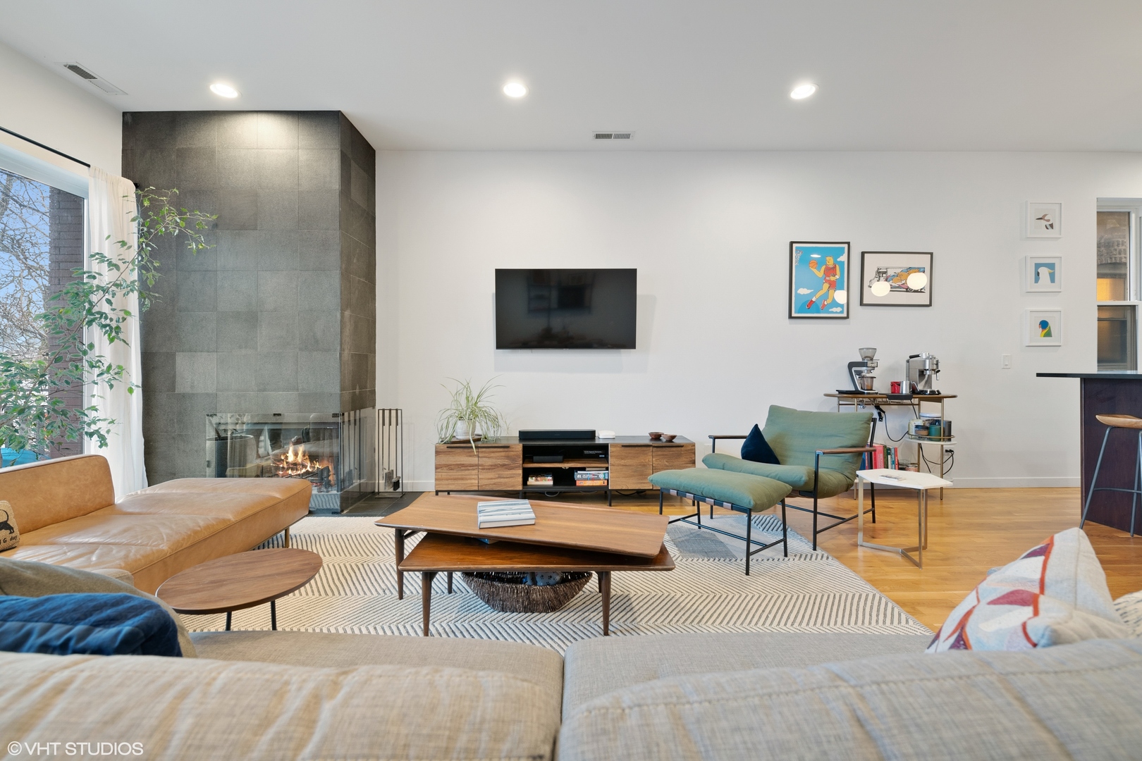 2019 N Whipple Street Unit: 2