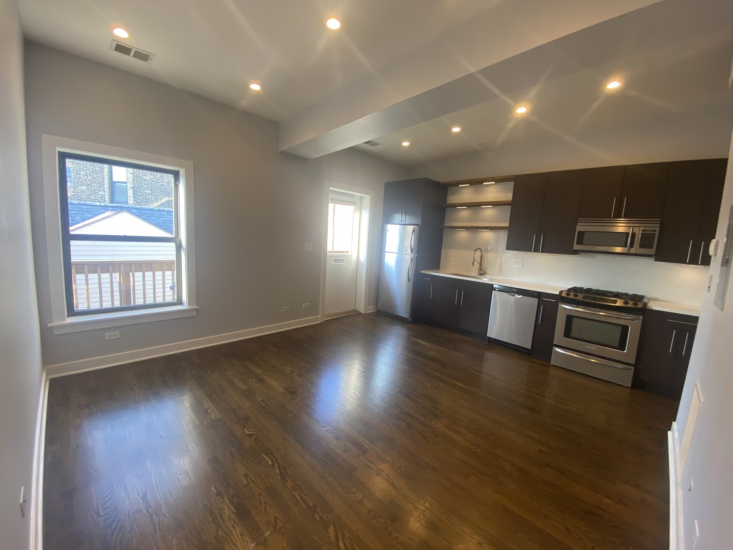 1504 W Roscoe Street Unit: 3E